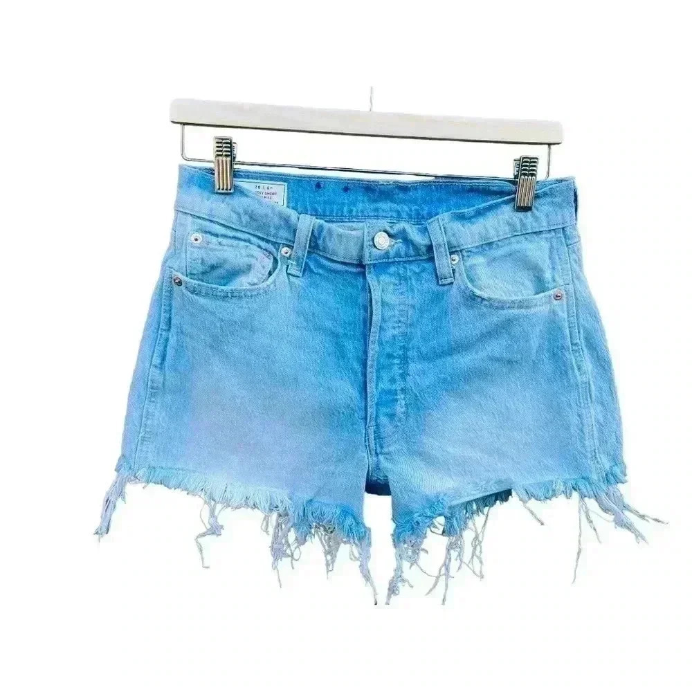 Women’s Gap Cheeky Shorts High Rise Distressed •Size 6•Light Wash•Botton Fly•